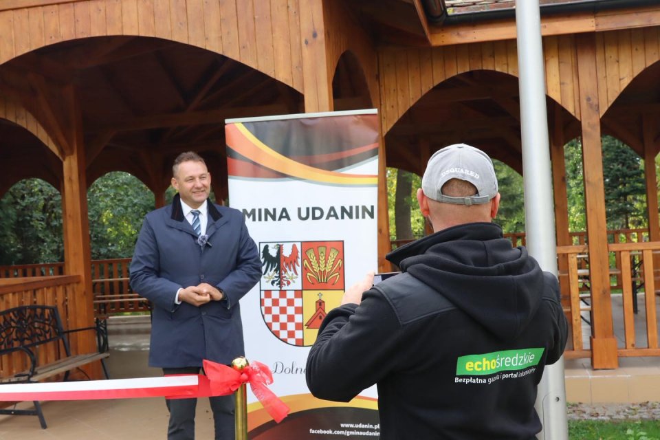 Dnia 18 października br. w Ujeździe Dolnym odbyło się uroczyste otwarcie odnowionej wiaty