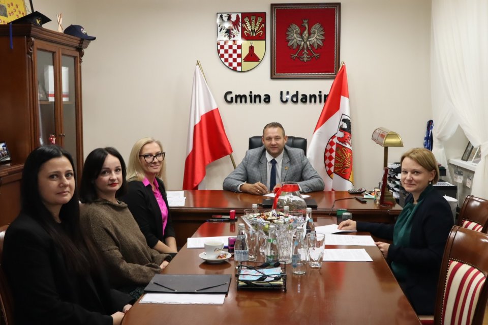 Umowa na realizację zadania polegającego na świadczeniu usług społecznych poprzez specjalistyczne