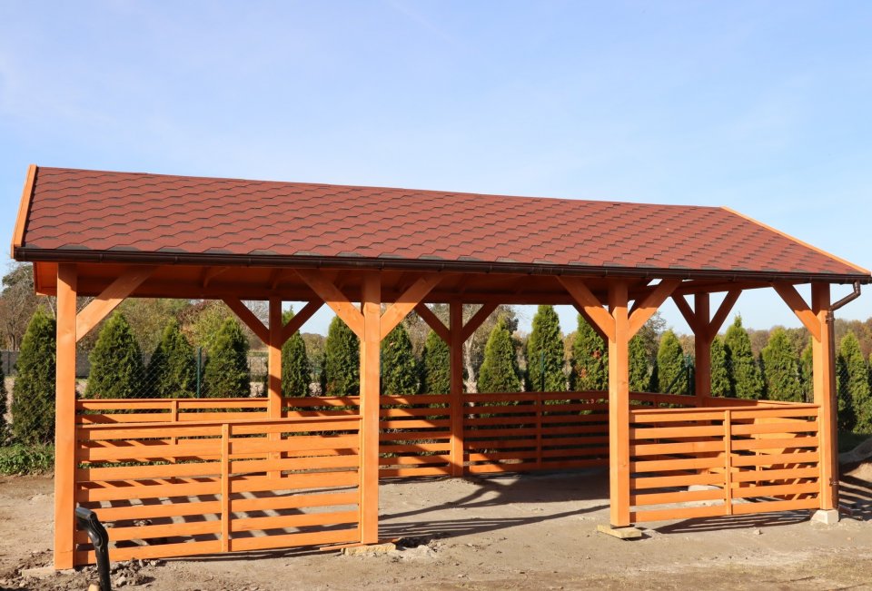 Dnia 29 października br. w miejscowości Jarostów została zamontowana nowa altana.